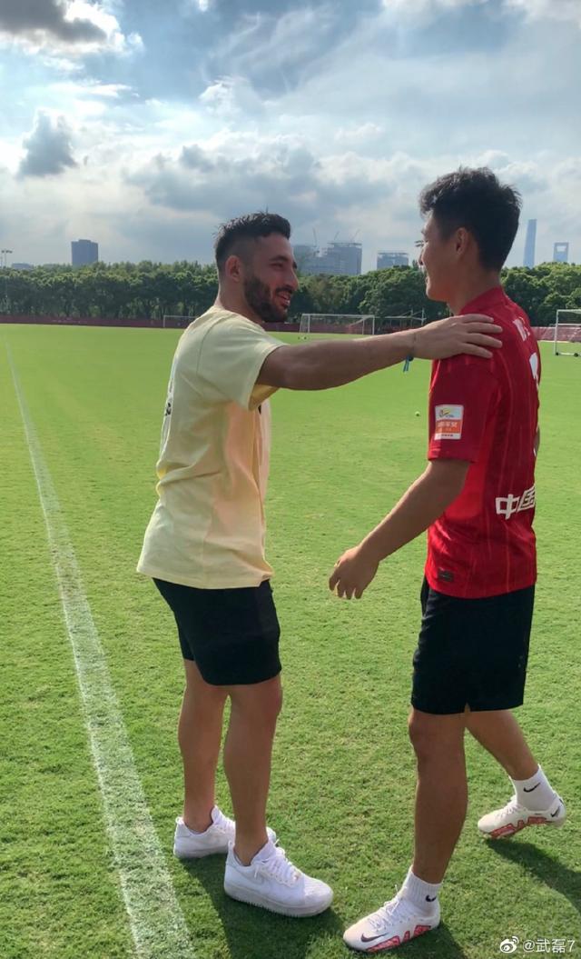 1663506619130022784.jpg 6cd00c37ly1h61nj22a31j20v91fiwxi.jpg